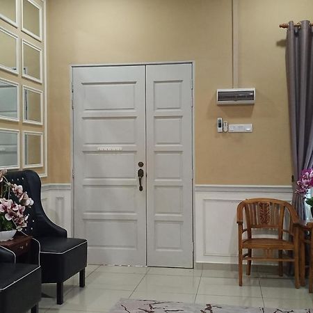 Illa Bella Homestay Jasin Bagian luar foto