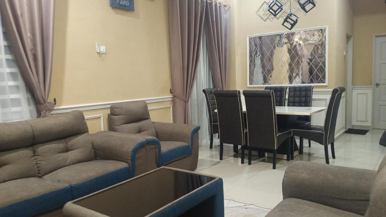 Illa Bella Homestay Jasin Bagian luar foto